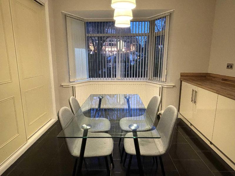 Large Home near Edgbaston Stadium UOB & QE hospital sleeps 6 - image 28