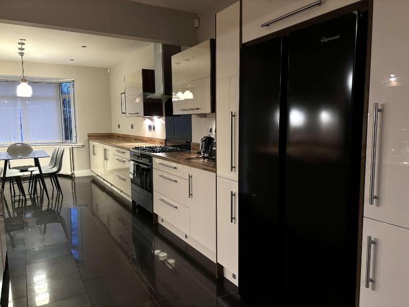 Large Home near Edgbaston Stadium UOB & QE hospital sleeps 6 - image 25