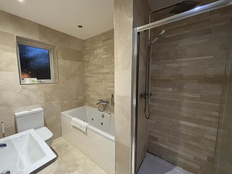 Large Home near Edgbaston Stadium UOB & QE hospital sleeps 6 - image 44