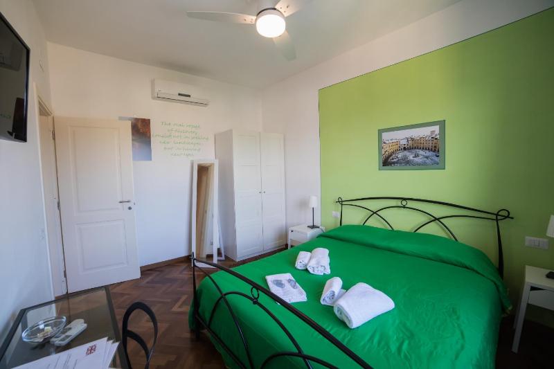 Double Room with Private External Bathroom image 1