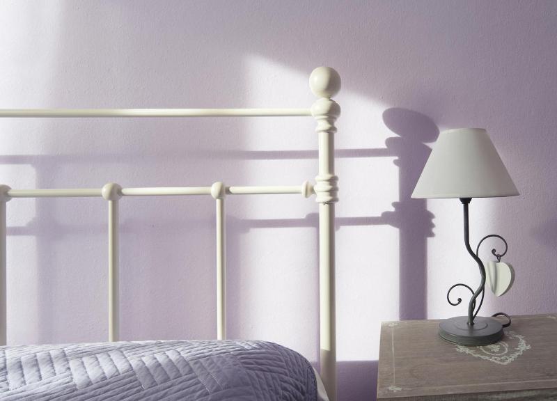 Standard King Room image 3