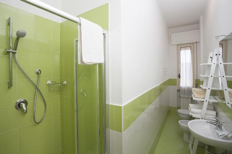 Triple Room with Private Bathroom image 3