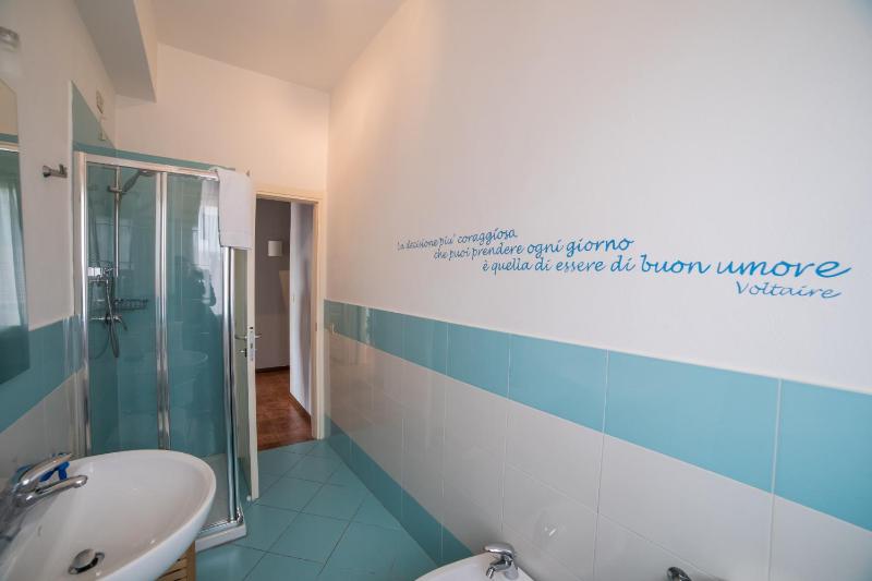 Double Room with Private External Bathroom image 2