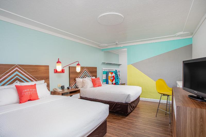 Deluxe Queen Room with Two Queen Beds Street View image 3