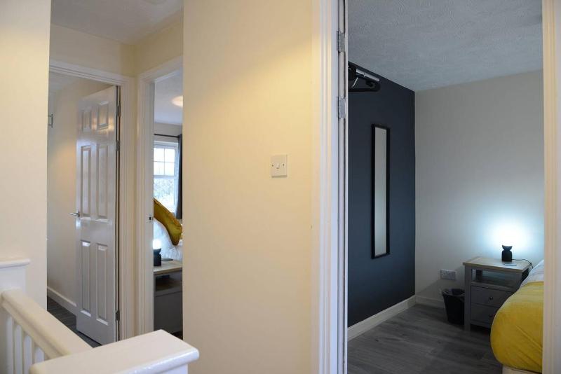 Southampton West with workspace and fast internet - image 2