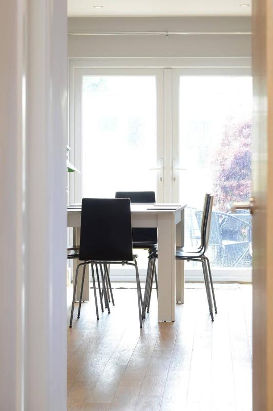 Stylish and spacious Southampton stay - image 5