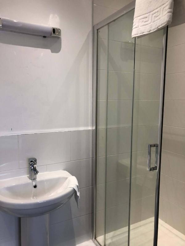 Stylish and spacious Southampton stay - image 21
