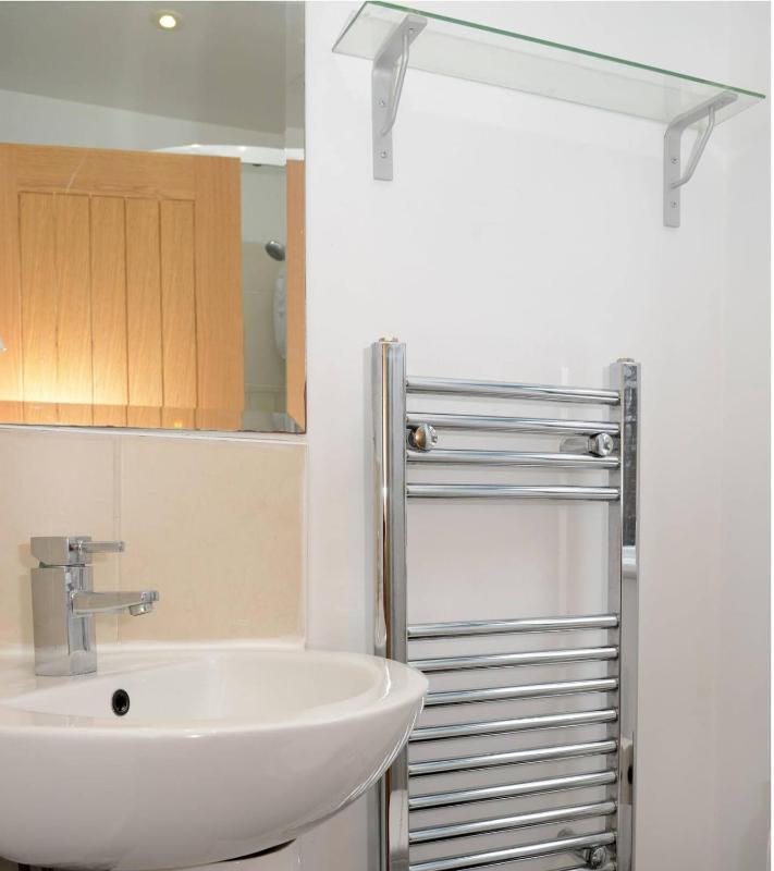 Stylish and spacious Southampton stay - image 22