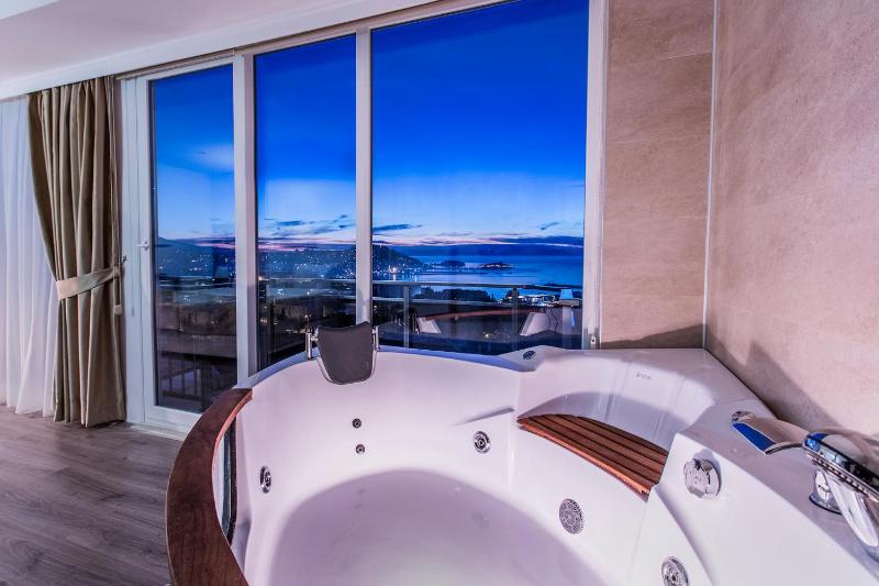 Suite with Sea View image 1