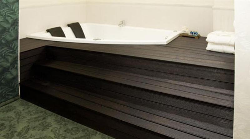 Apartment with Hot Tub image 2