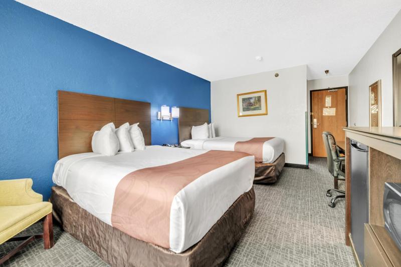 2 Full Bed Smoking image 1