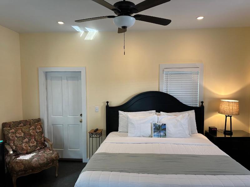 One-Bedroom Cottage image 2