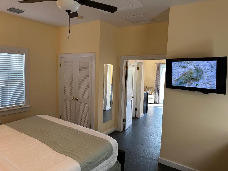 One-Bedroom Cottage image 4