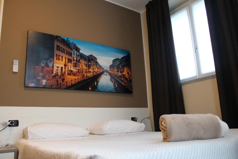 Deluxe Double or Twin Room image 3