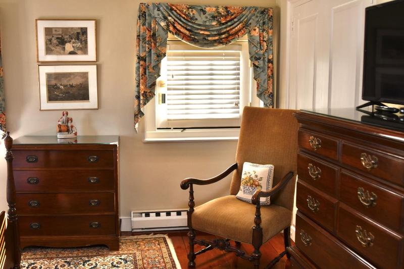 Queen Room image 3