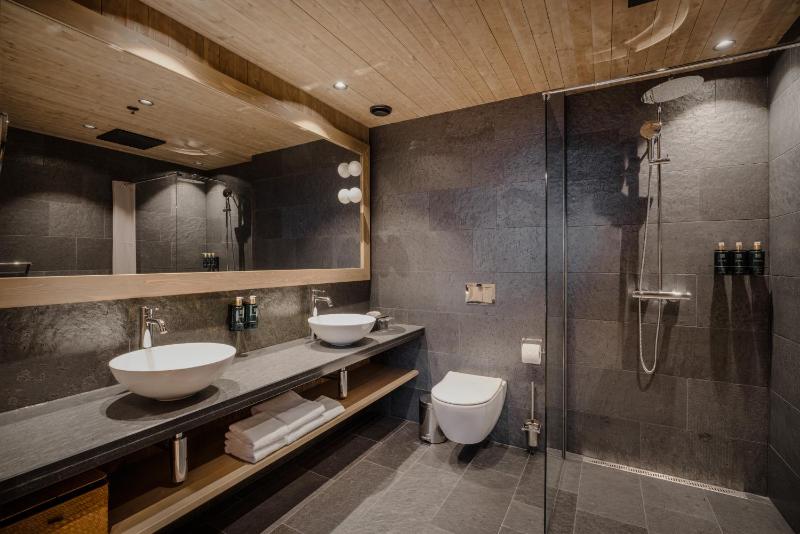Superior Suite image 2