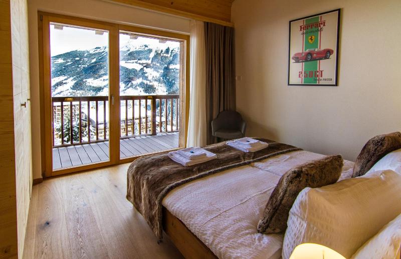 Luxury Five-Bedroom Apartment image 4