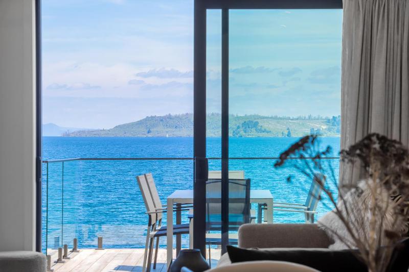 Roam Taupo Upper Terrace Unit 4 - Spa Pool - image 9