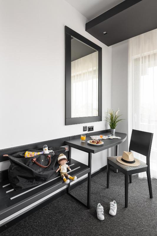 Superior Family Room image 2