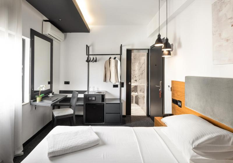 Standard Economy Room with Internal View image 3