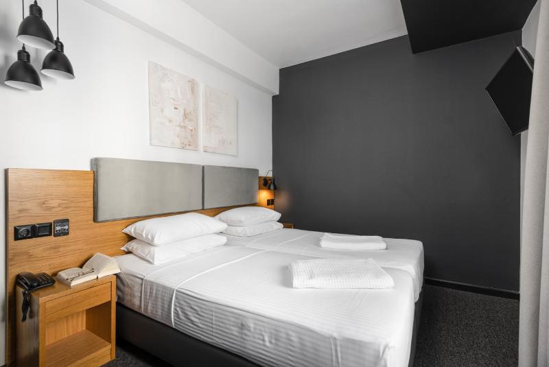 Standard Economy Room with Internal View image 2