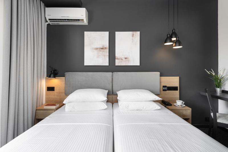 Superior City Room image 1