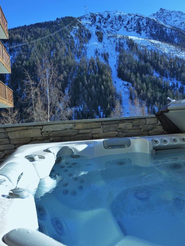Luxury Three-Bedroom Apartment with Jacuzzi image 4