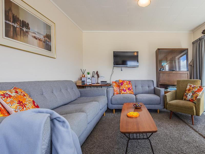 Central Riverside Retreat - Taupo Holiday Home - image 19