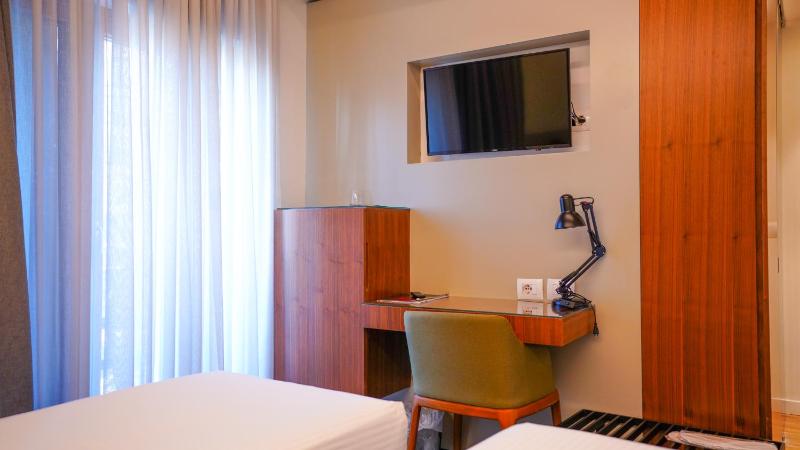 Standard Twin Room image 2