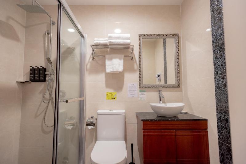 Queen Room image 1