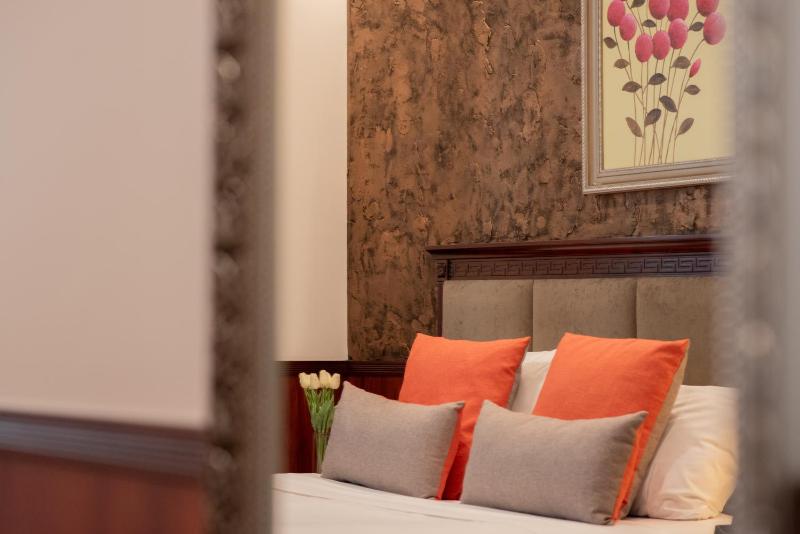 Queen Room image 3