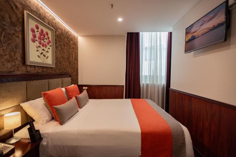 Queen Room with No Housekeeping image 3