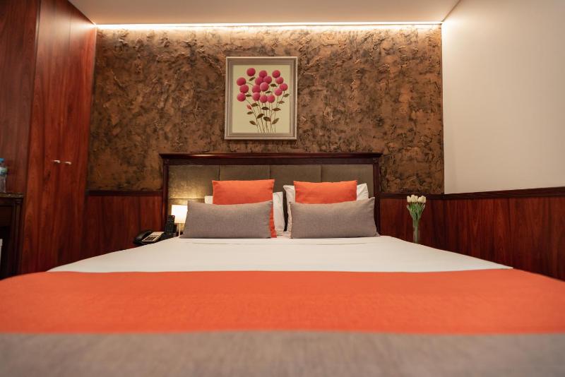 Queen Room with No Housekeeping image 2
