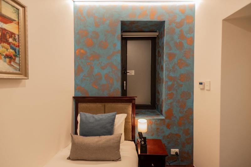 Standard Family Room image 3