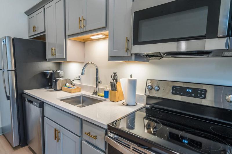 Bright and Modern Studio in Louisville # 106 - image 39