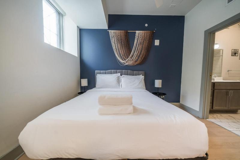 Bright and Modern Studio in Louisville # 106 - image 32