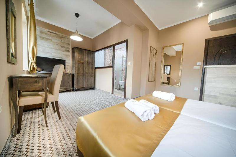 Deluxe Twin Room - Free Parking image 1