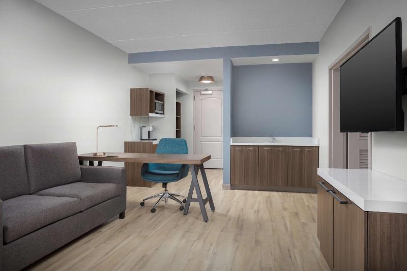 One-Bedroom King Suite - Hearing Access image 3
