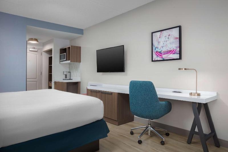King Room image 3