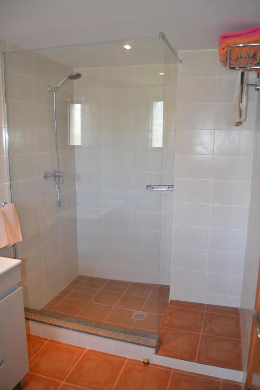 Quadruple Room with Bathroom image 4