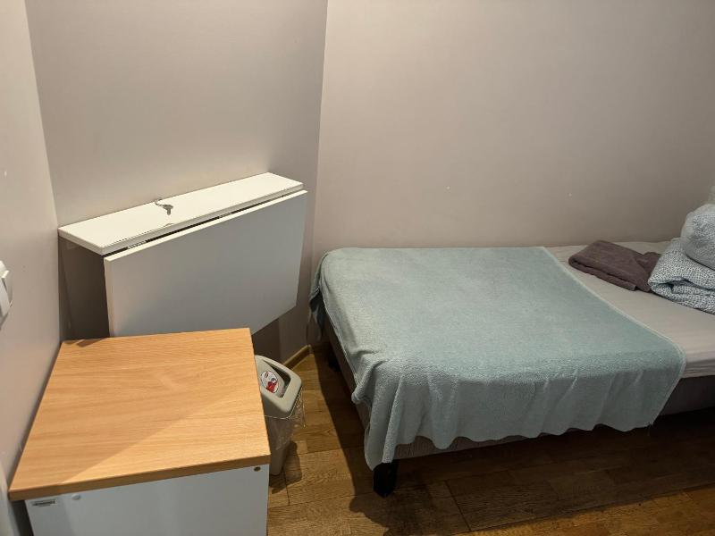 Budget Twin Room - Semi-Basement Floor image 1