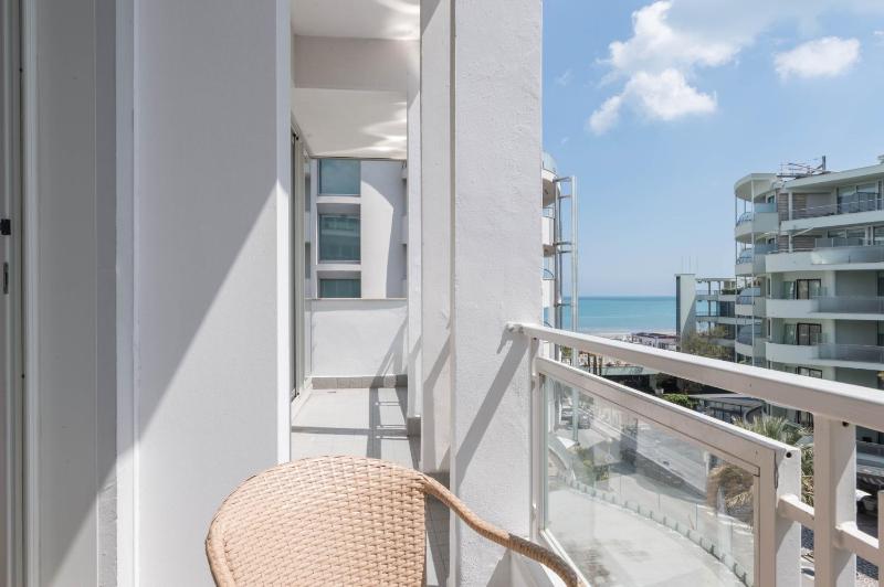 Double Room with Side Sea View image 4