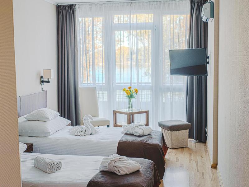 Double or Twin Room with Balcony image 3