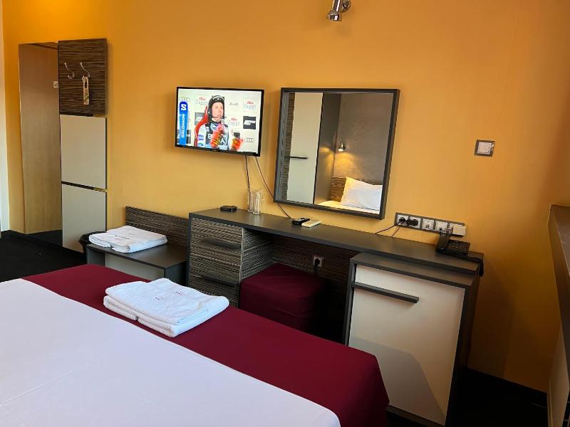 Double Room image 3