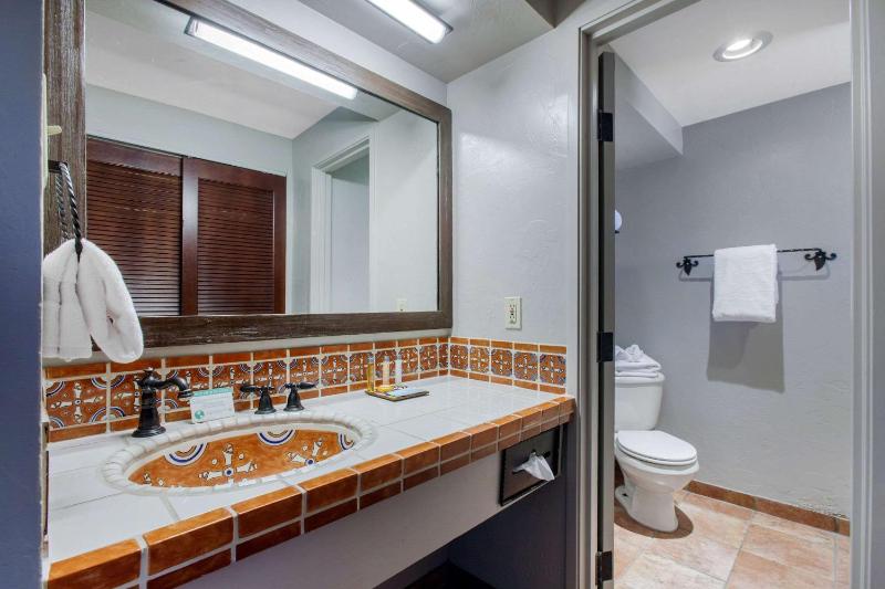 King Room - Non-Smoking image 3