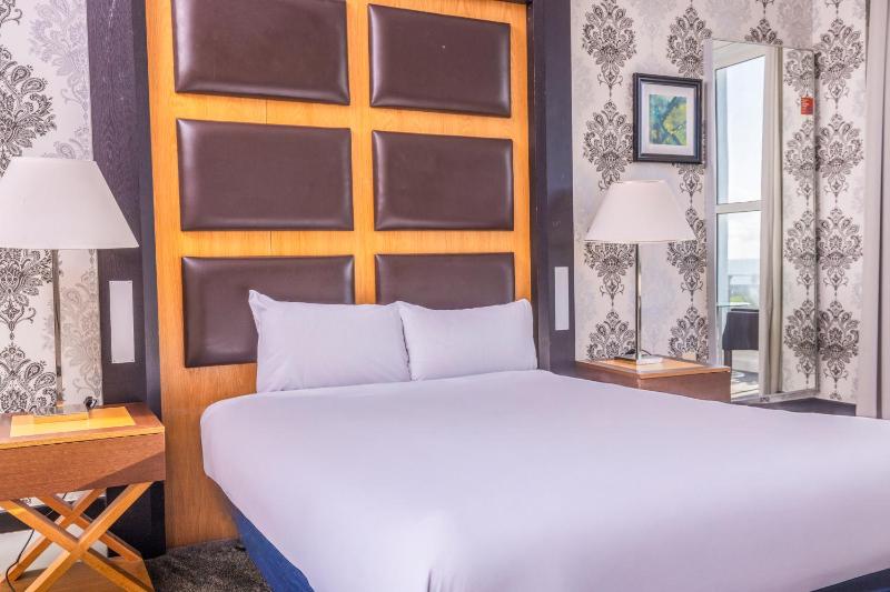 Standard King Room with Sea View image 2