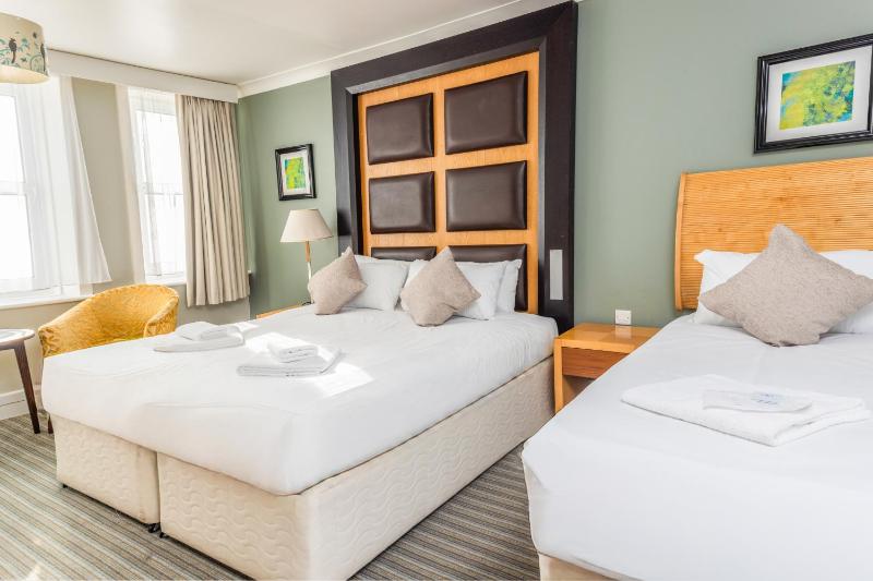 Suite with One King and One Single Bed with Sea View - Non-Smoking image 1