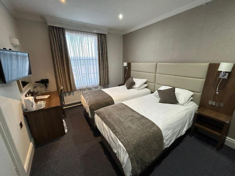 Twin Room image 1