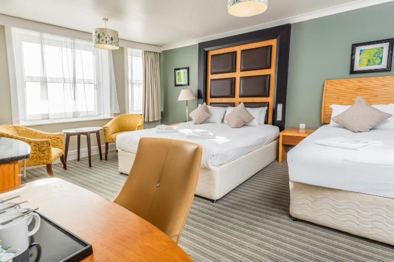 Suite with One King and One Single Bed with Sea View - Non-Smoking image 2