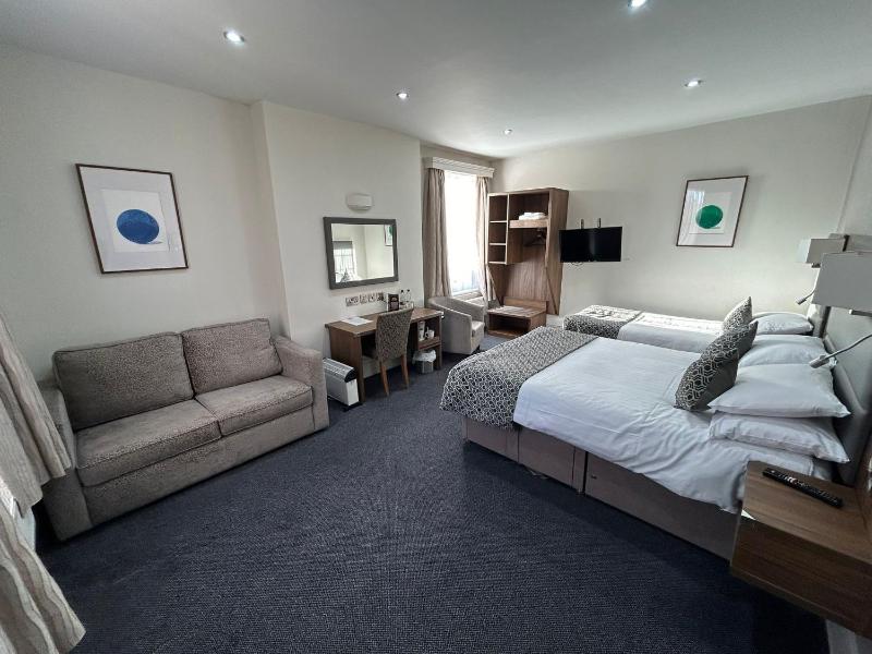 Superior Quadruple Room image 1